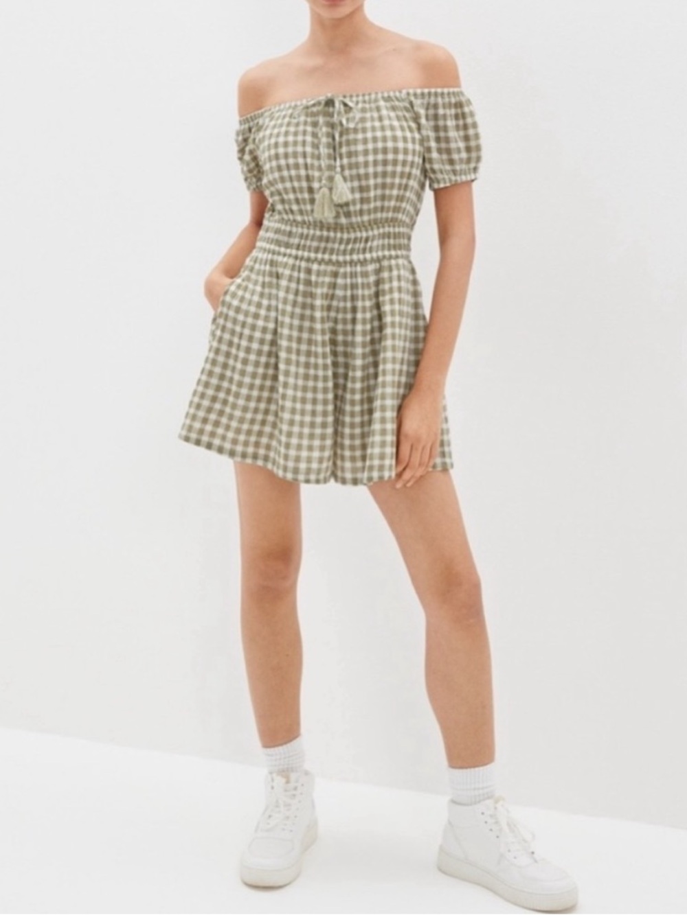 American Eagle Gingham Plaid
Puff Sleeve Romper in Green
Size M